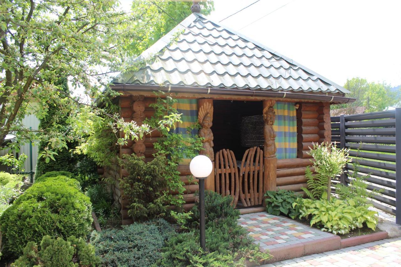 Затишний Міні-Готель "Rosky" Yasinya Exterior photo